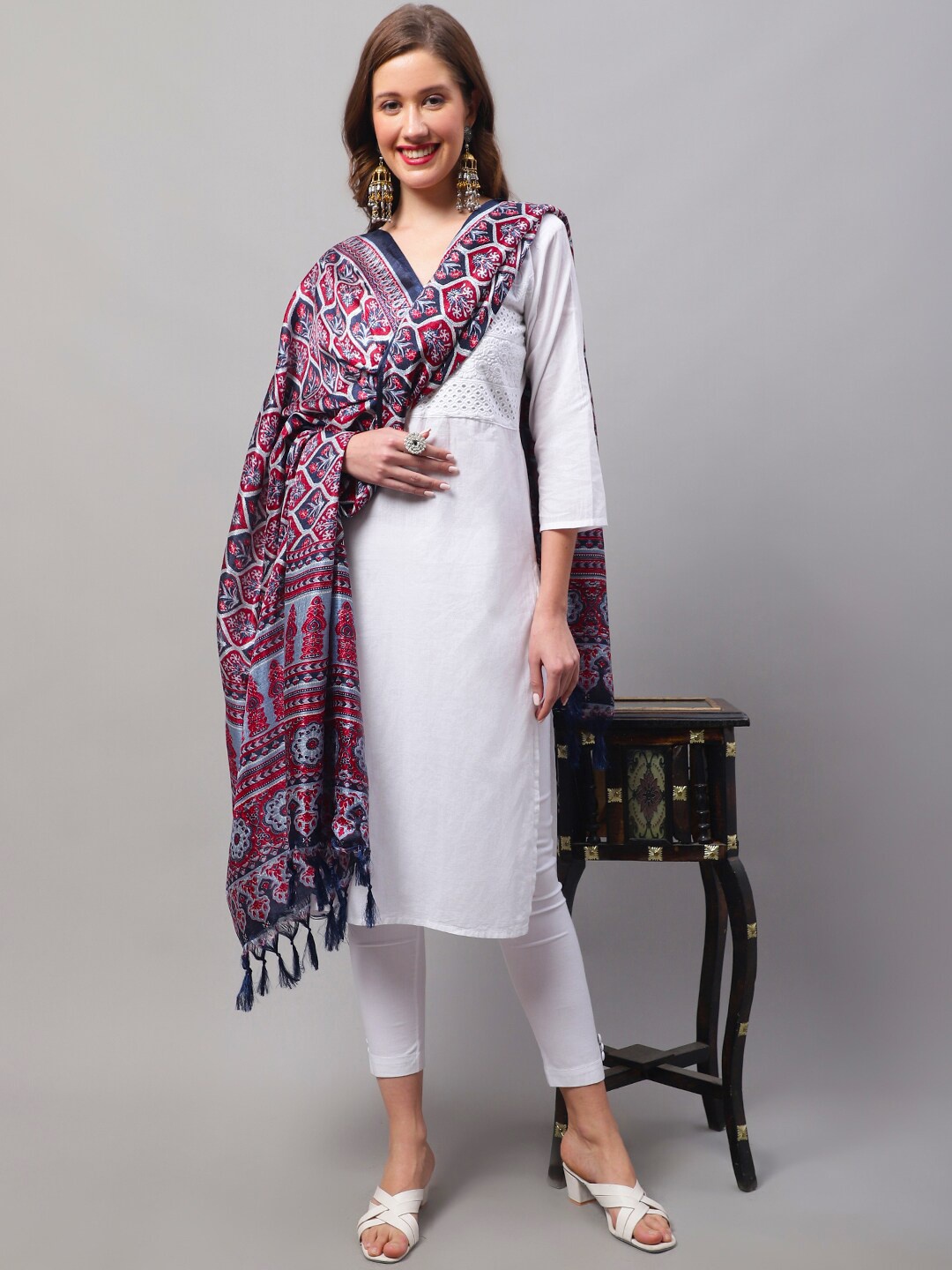 

LOOM LEGACY Ethnic Motifs Printed Dupatta, Navy blue