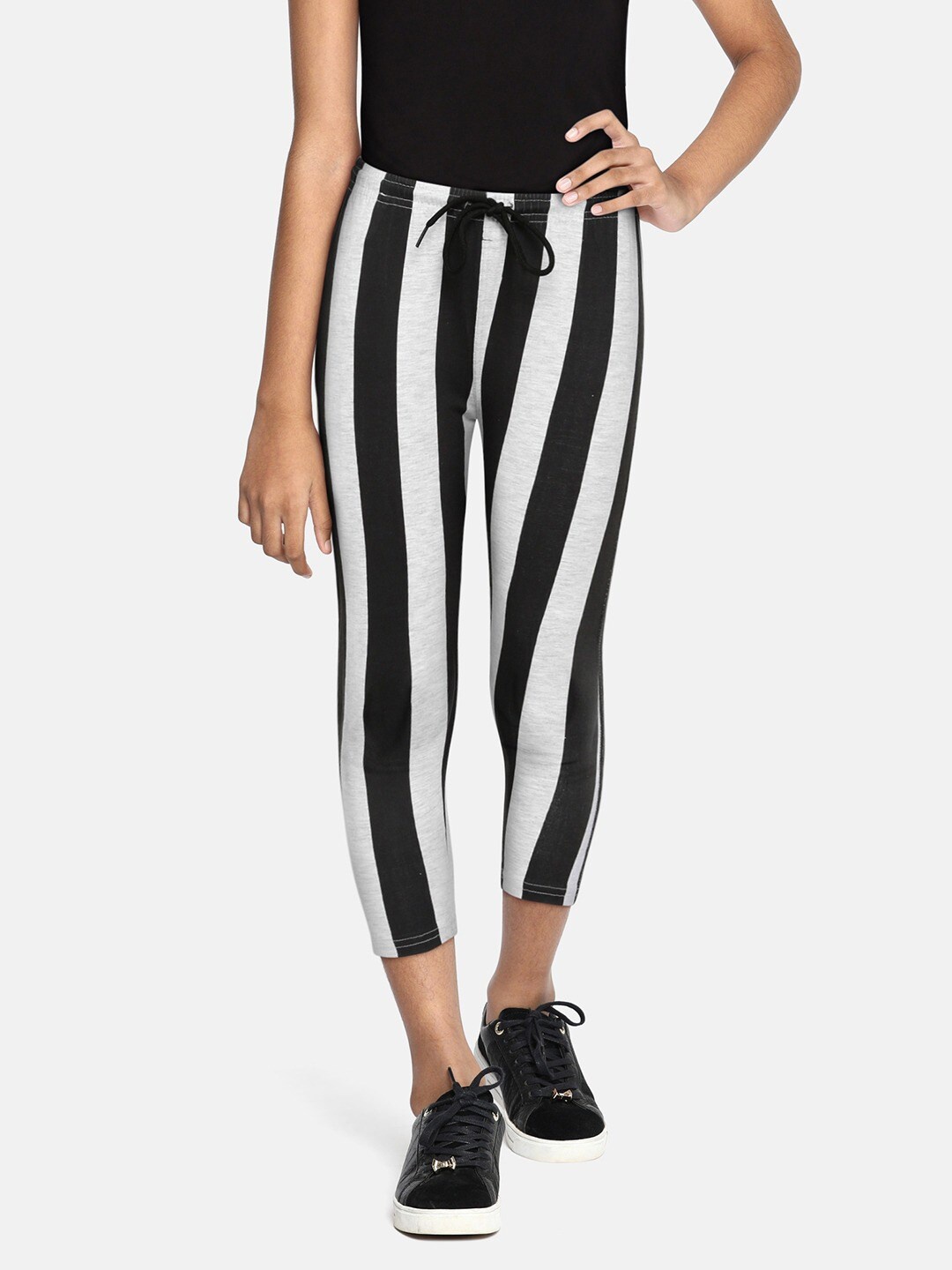 

SEYBIL Girls Monochrome Striped Capris, Black