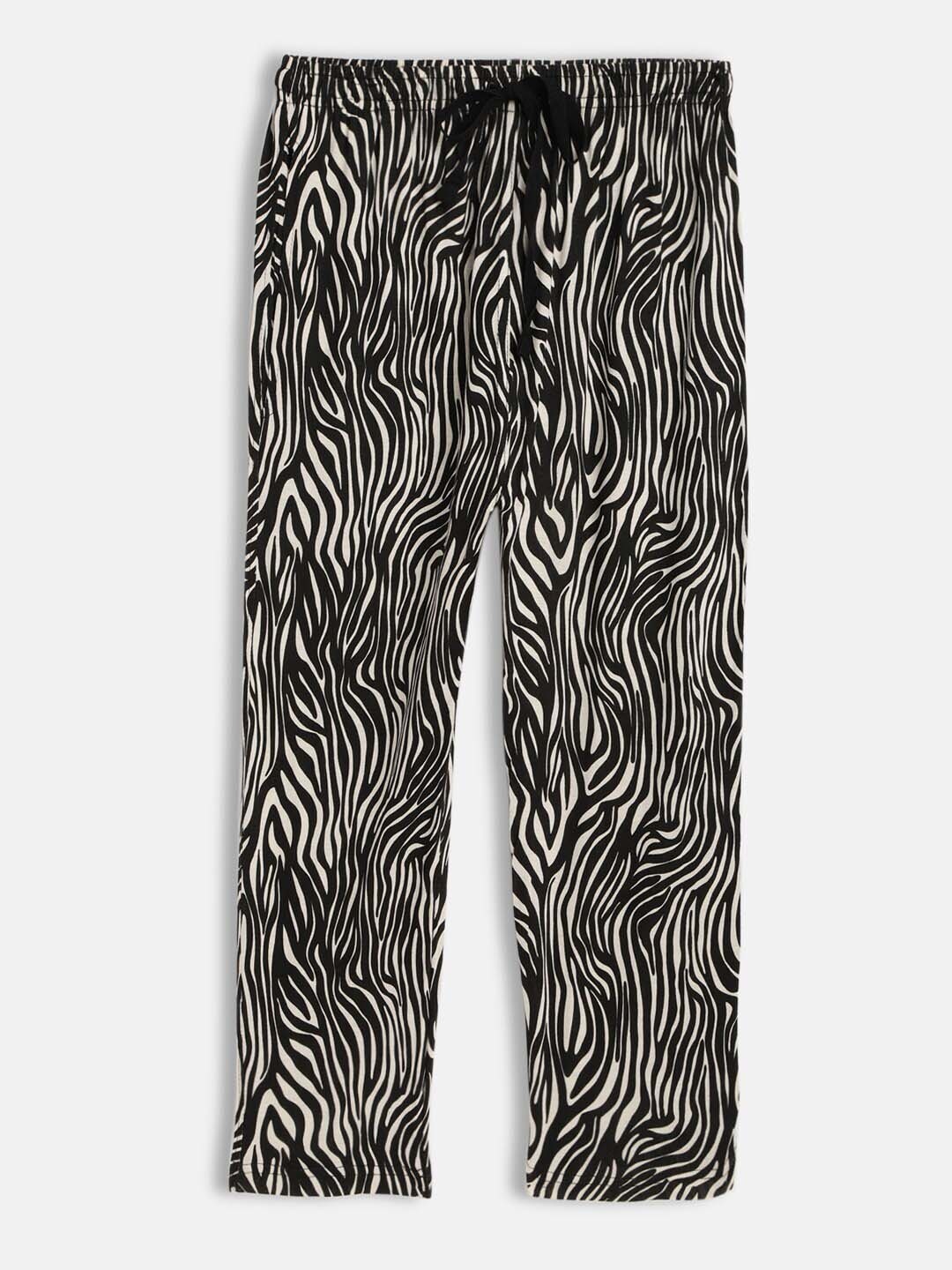 

SEYBIL Girls Animal Printed Capris, Black