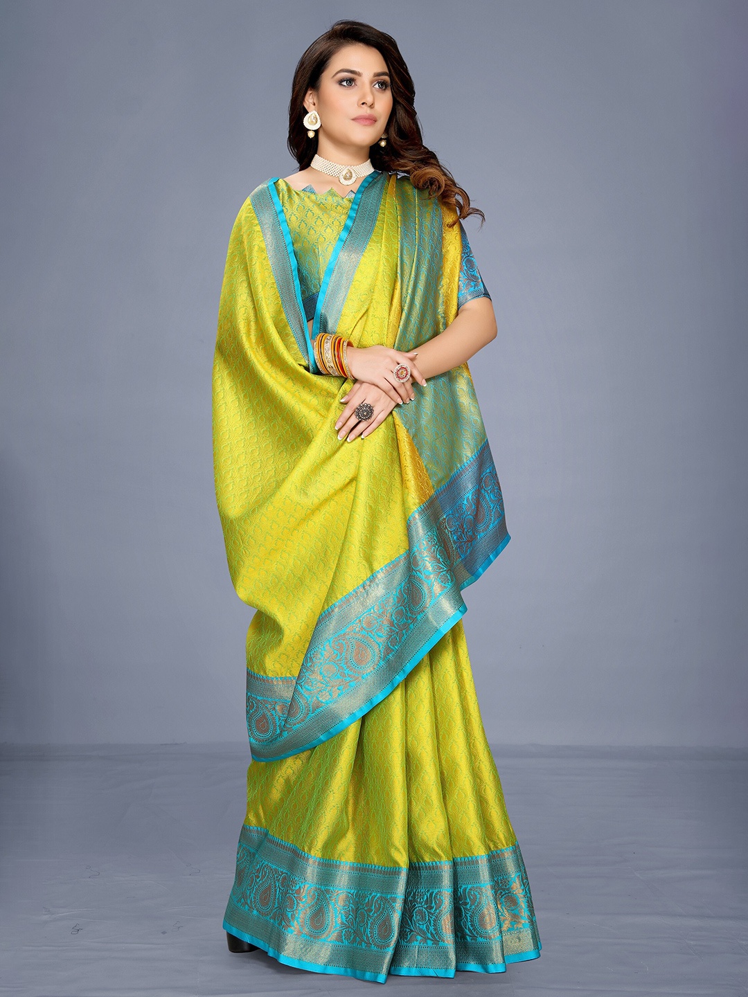 

VENISA Paisley Motif Woven Design Zari Saree, Green