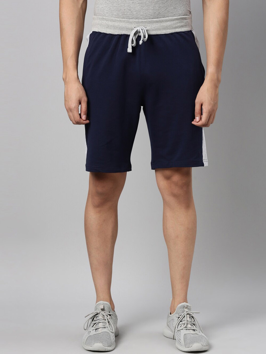 

MADSTO Men Regular-Fit Cotton Shorts, Navy blue