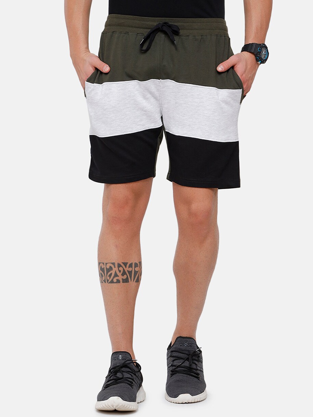 

MADSTO Men Colourblocked Cotton Regular Shorts, Olive