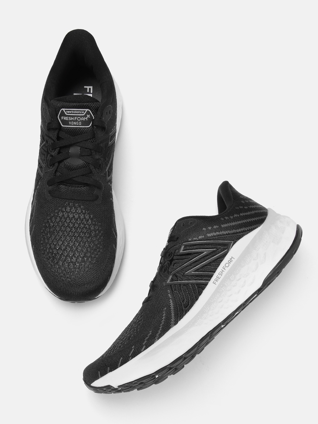 

New Balance Men VONGO Black Running Shoes