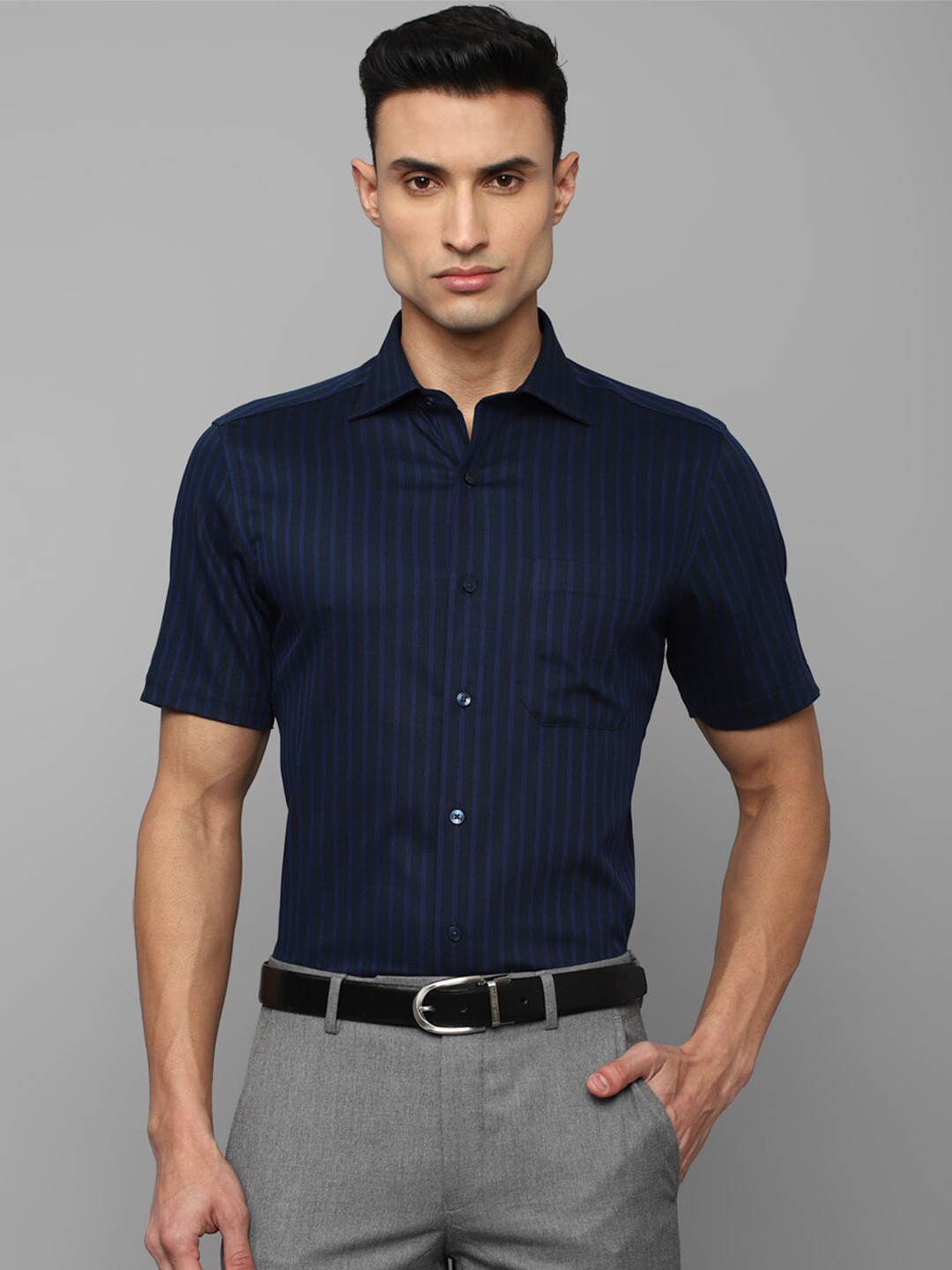 

Louis Philippe Permapress Vertical Stripes Pure Cotton Wrinkle Free Formal Shirt, Navy blue