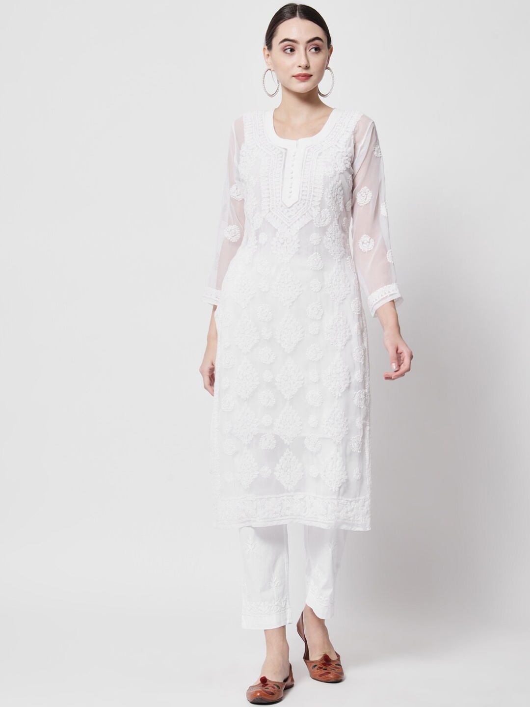 

PARAMOUNT CHIKAN Floral Embroidered Chikankari Georgette Kurta, White
