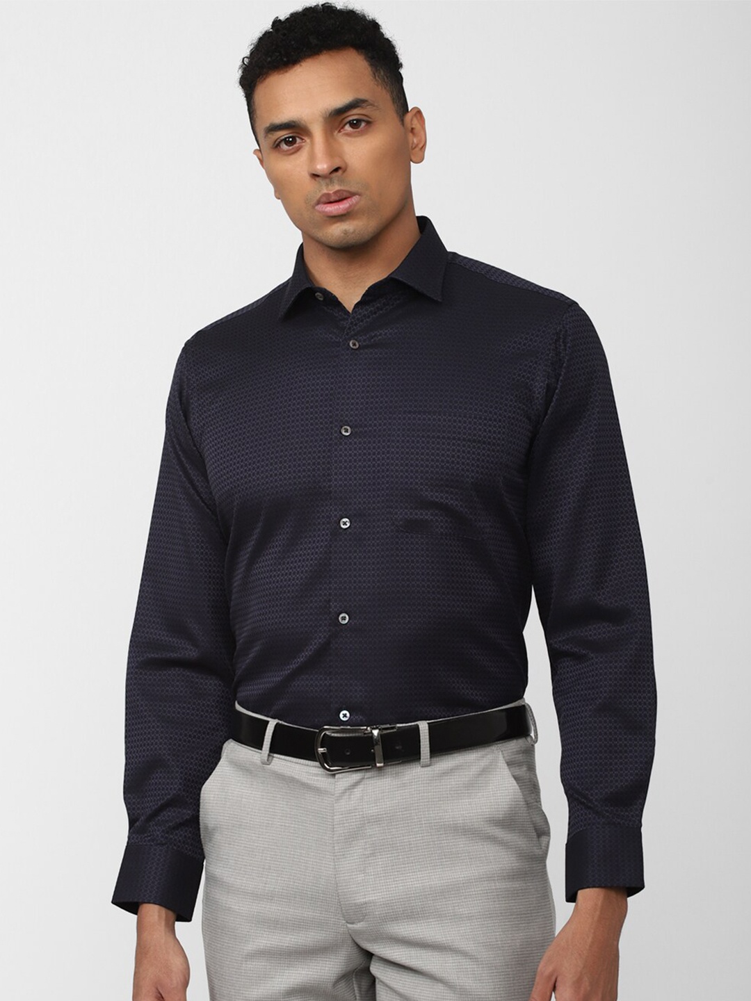 

Van Heusen World Wear Men Pure Cotton Formal Shirt, Navy blue