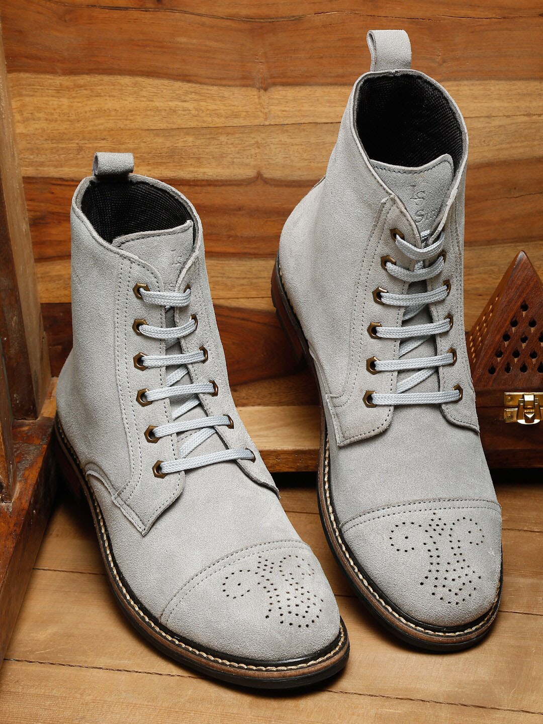 

LOUIS STITCH Men Textured Mid Top Suede Boots, Grey