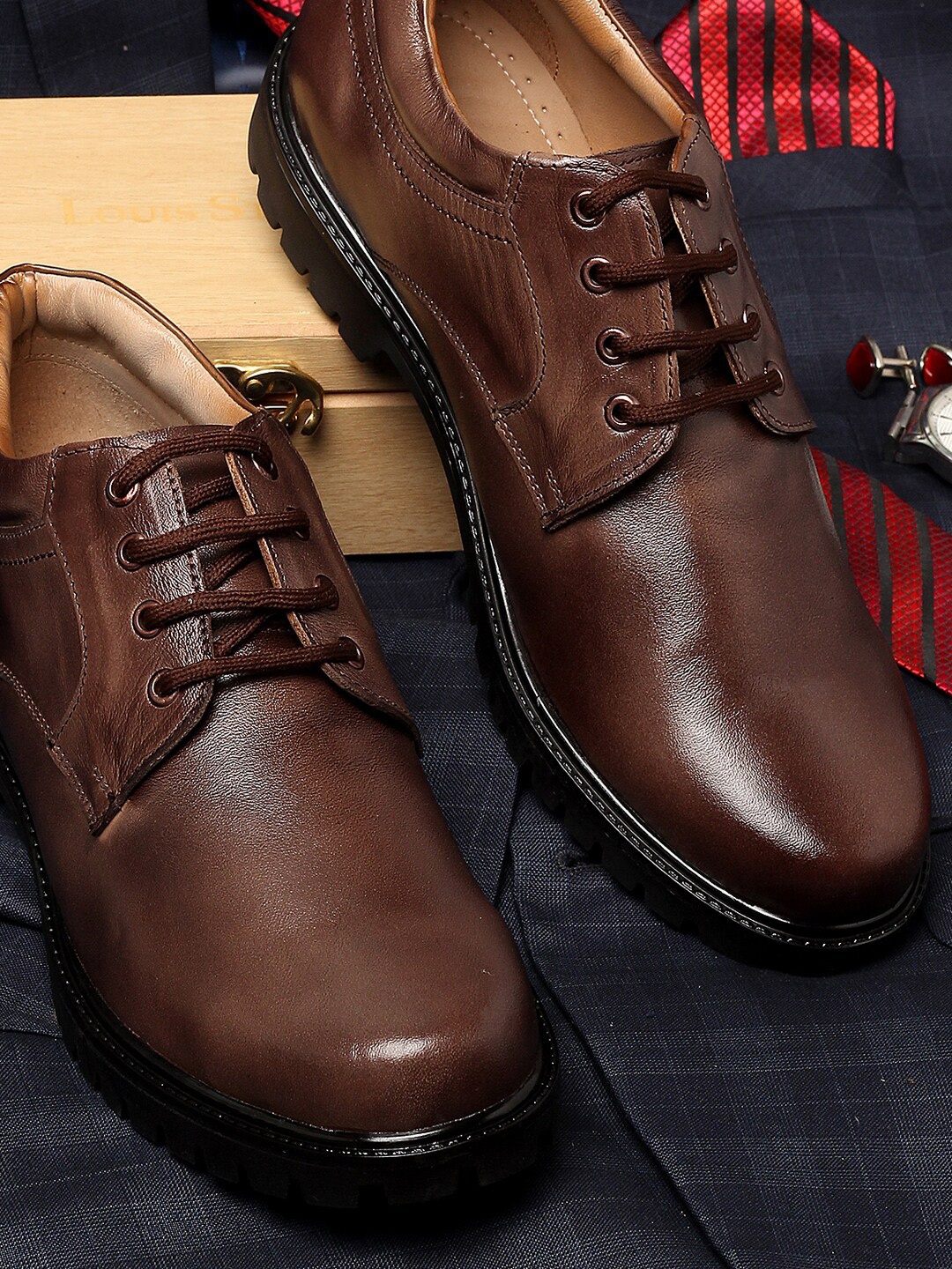 

LOUIS STITCH Men Textured Leather Derbys, Brown