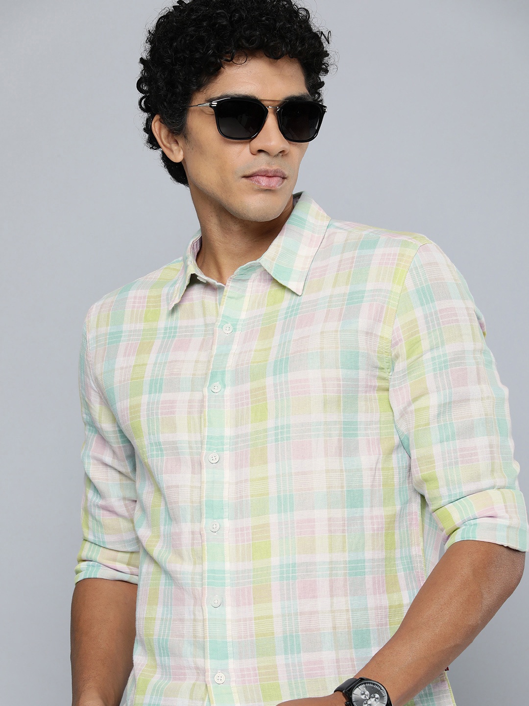 

Levis Men Slim Fit Opaque Checked Linen Cotton Casual Shirt, Pink