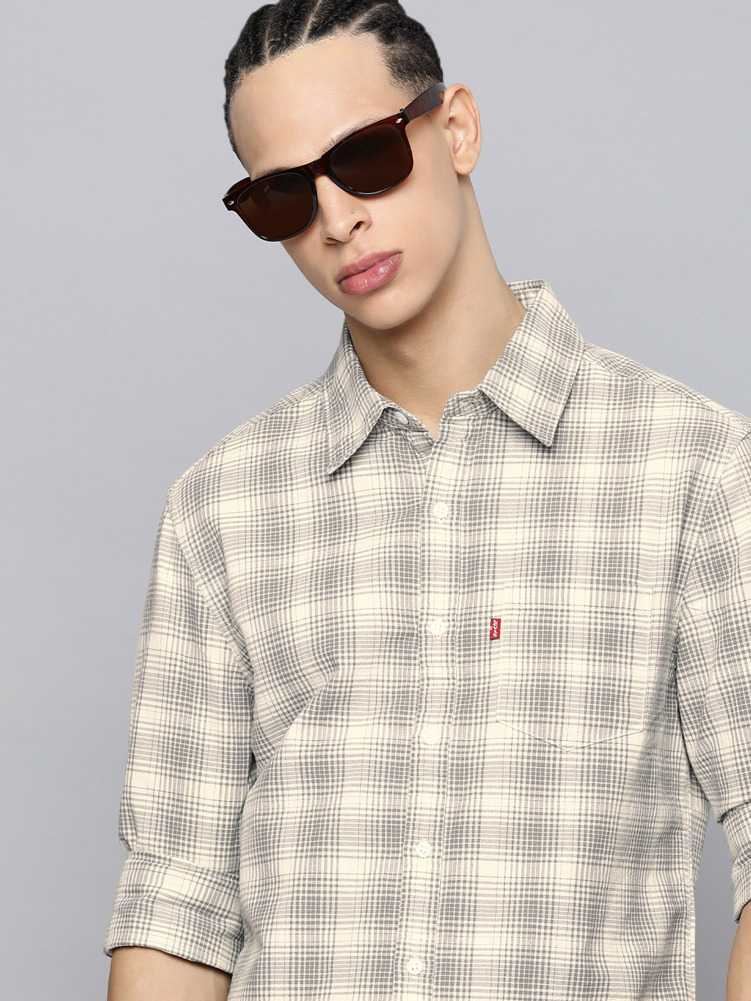 

Levis Men Pure Cotton Spread Collar Checked Casual Shirt, Grey