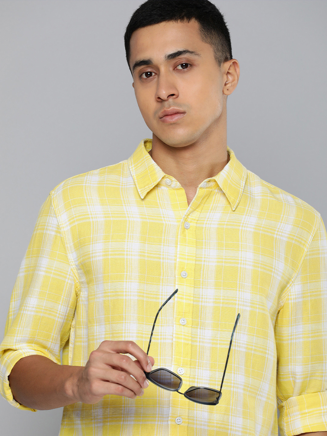 

Levis Spread Collar Slim Fit Checked Linen-Cotton Casual Shirt, Yellow