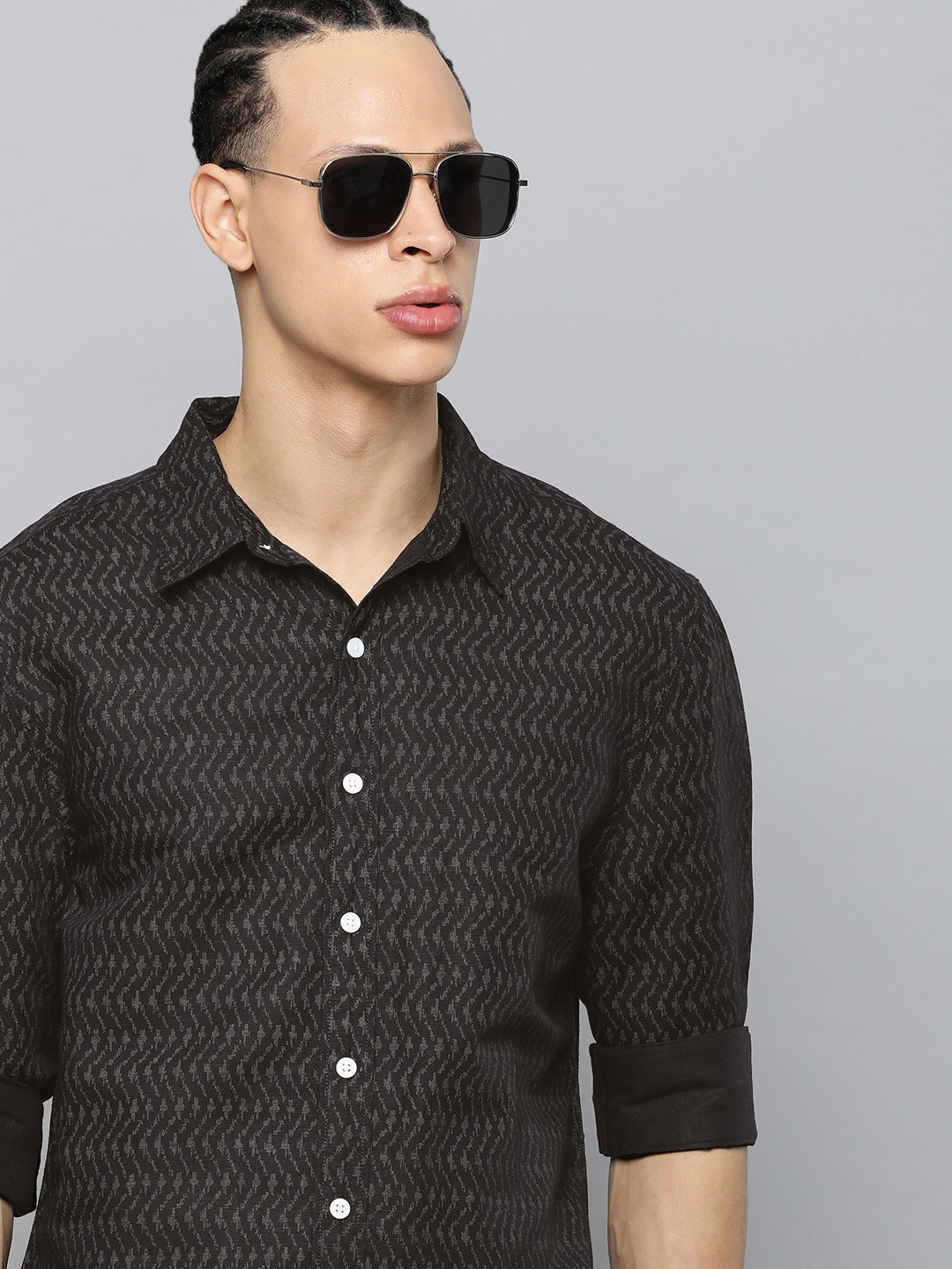 

Levis Geometric Printed Cotton Linen Slim Fit Casual Shirt, Black