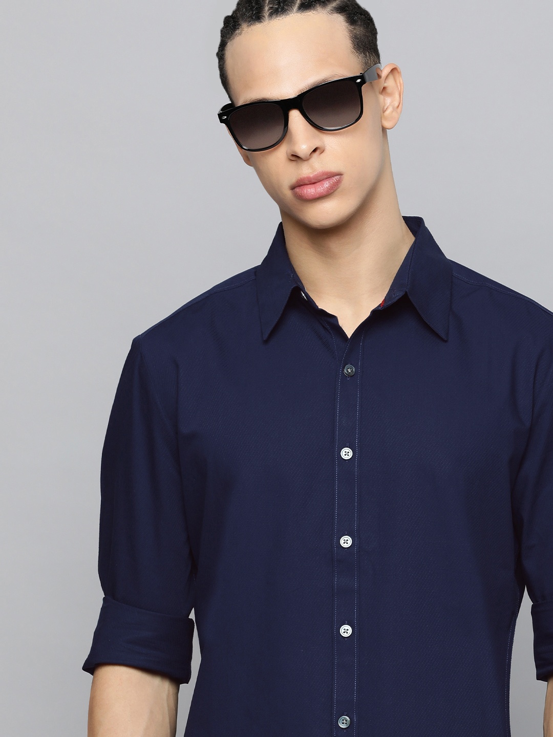 

Levis Solid Slim Fit Pure Cotton Casual Shirt, Navy blue