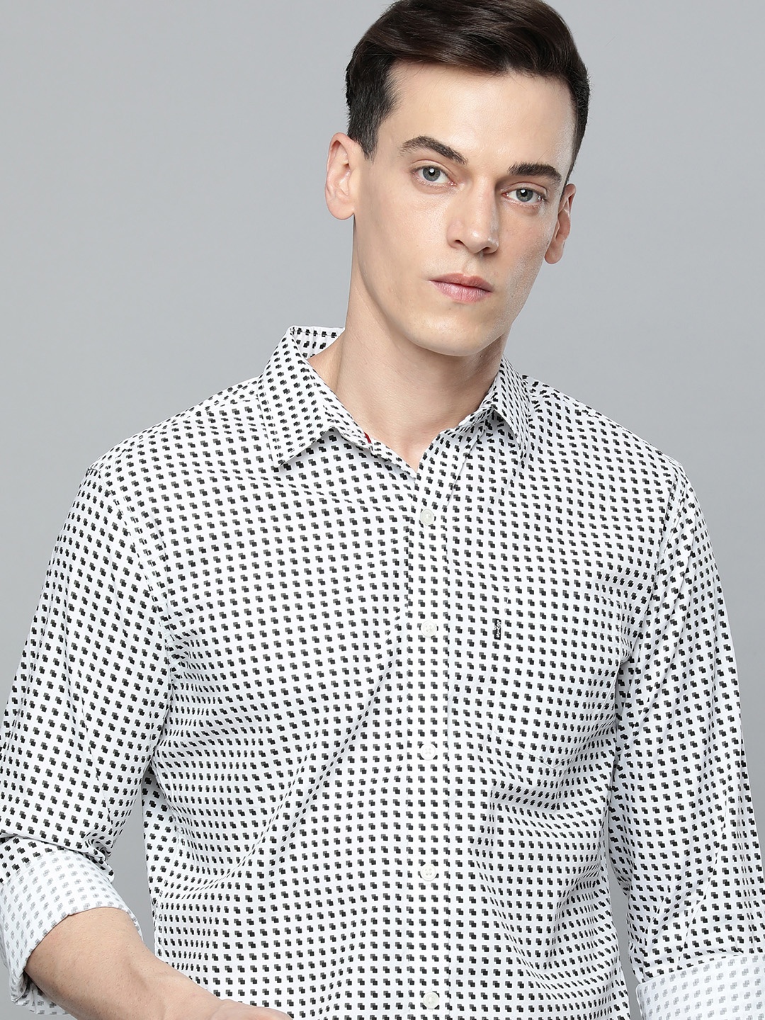 

Levis Men Printed Slim Fit Casual Shirt, White