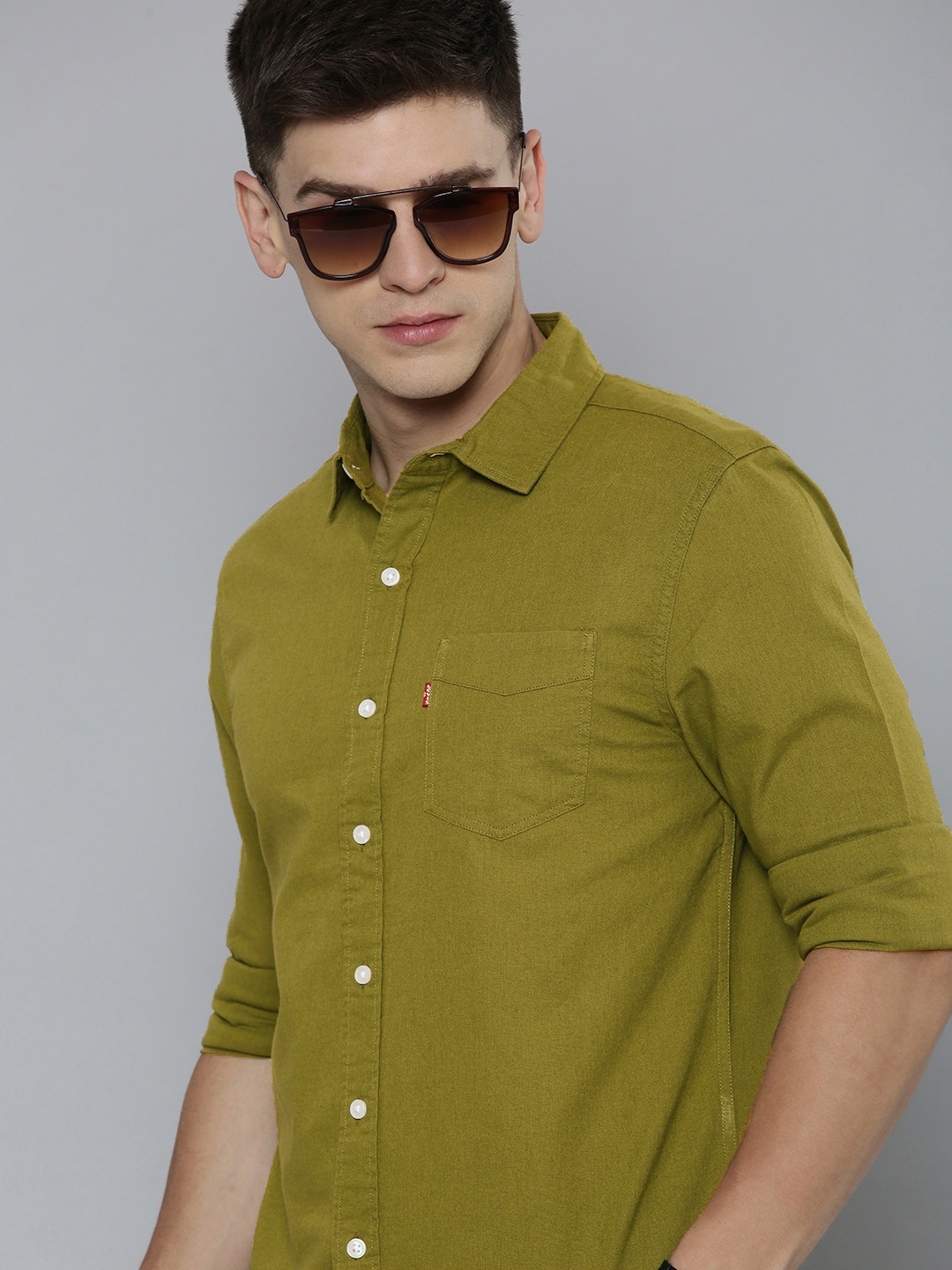 

Levis Men Pure Cotton Solid Slim Fit Opaque Casual Shirt, Green