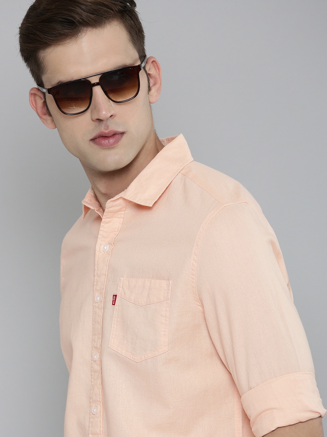 

Levis Men Pure Cotton Slim Fit Spread Collar Casual Shirt, Peach