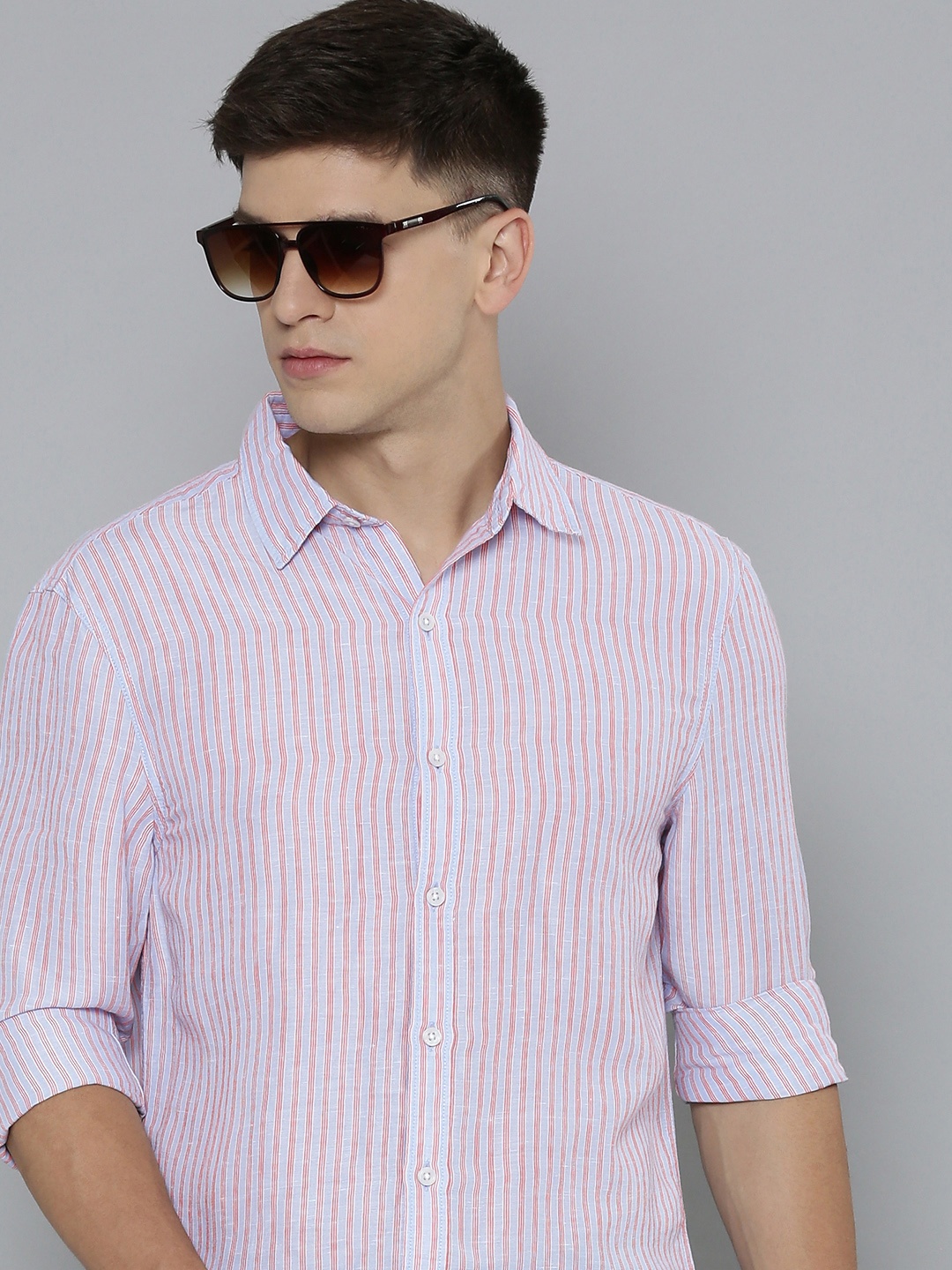 

Levis Cutaway Collar Slim Fit Pure Cotton Striped Casual Shirt, Blue