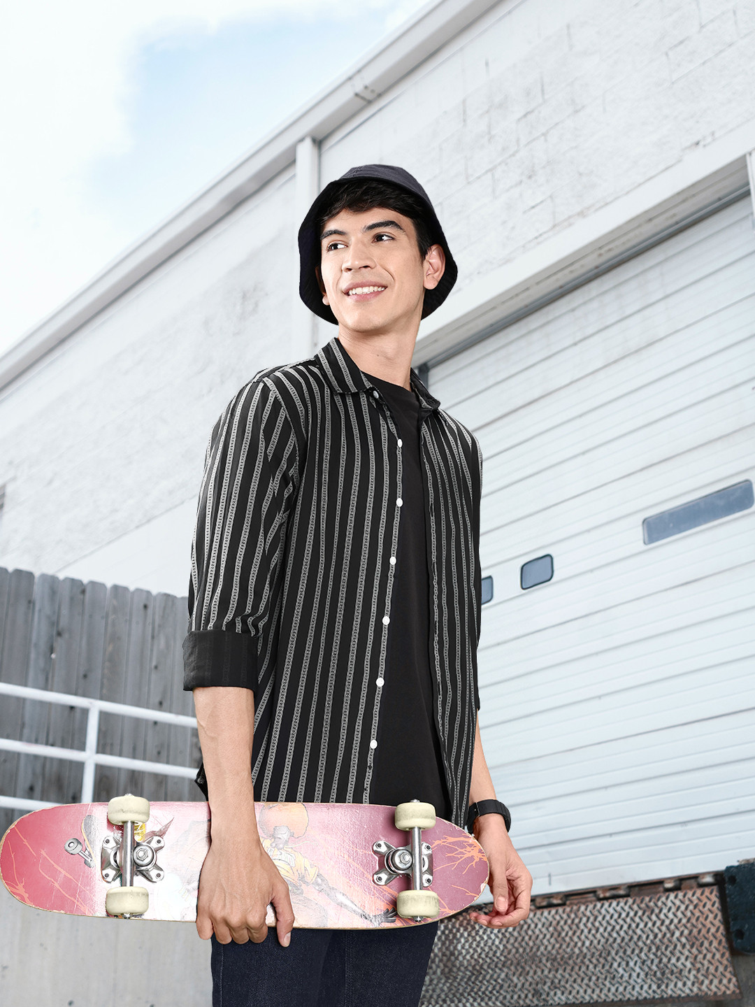 

Levis Slim Fit Striped And Printed Casual Shirt, Black