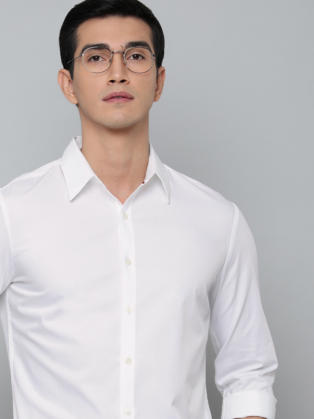 

Levis Solid Slim Fit Pure Cotton Casual Shirt, White