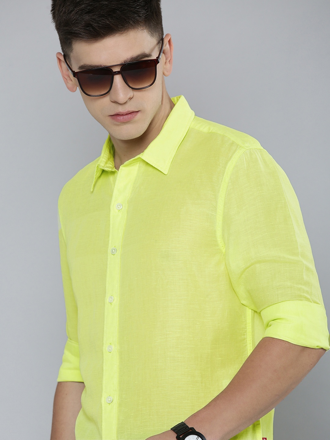 

Levis Men Slim Fit Solid Spread Collar Casual Shirt, Yellow