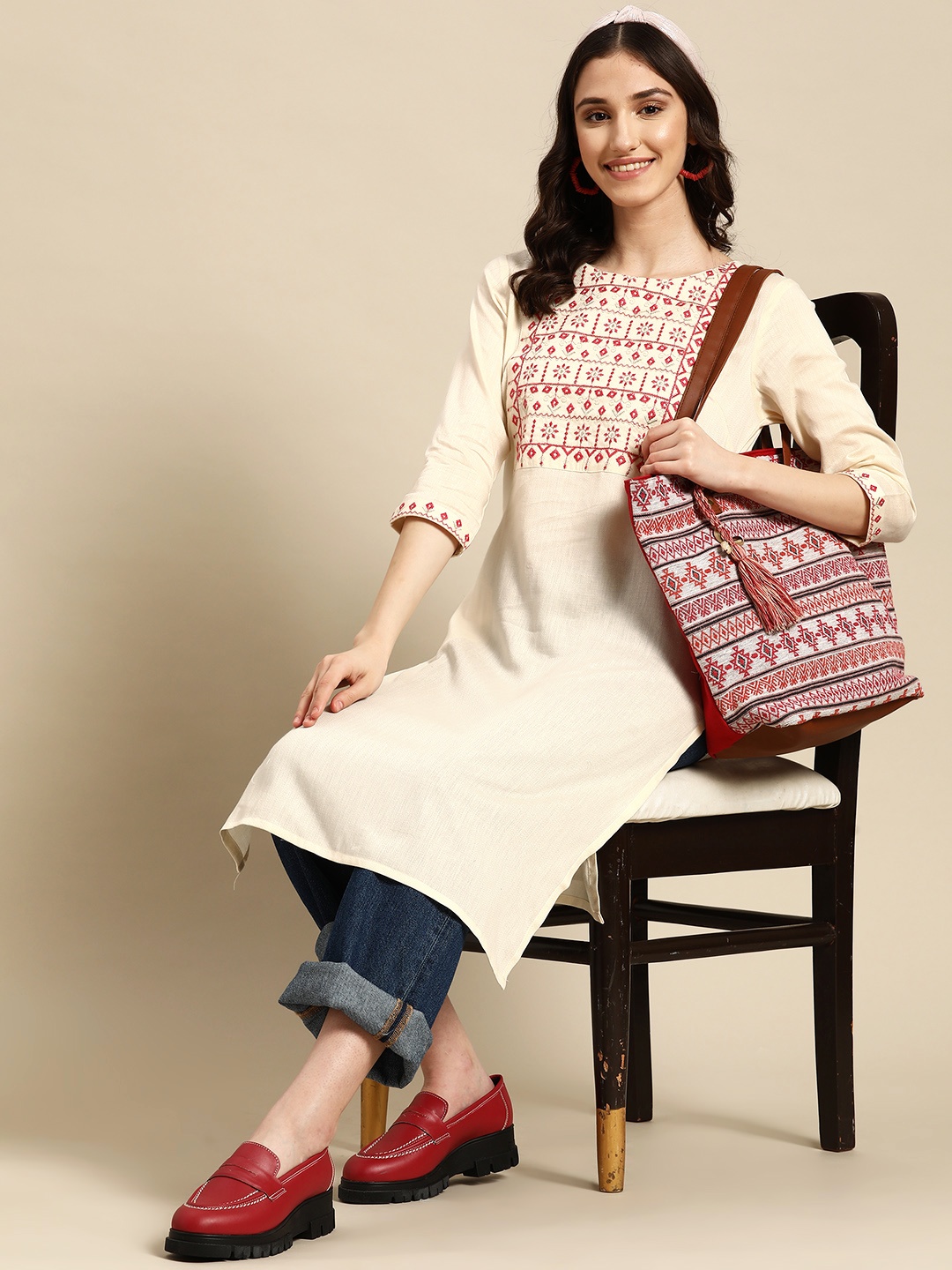 

Sangria Floral Yoke Design Thread Work Pure Cotton Kurta, Off white