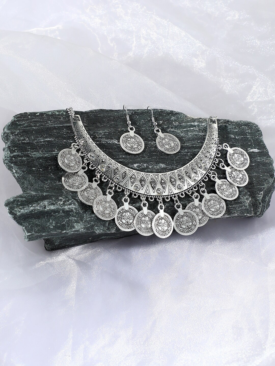 

SOHI Silver-Plated Stone-Studded & Beaded Jewellery Set