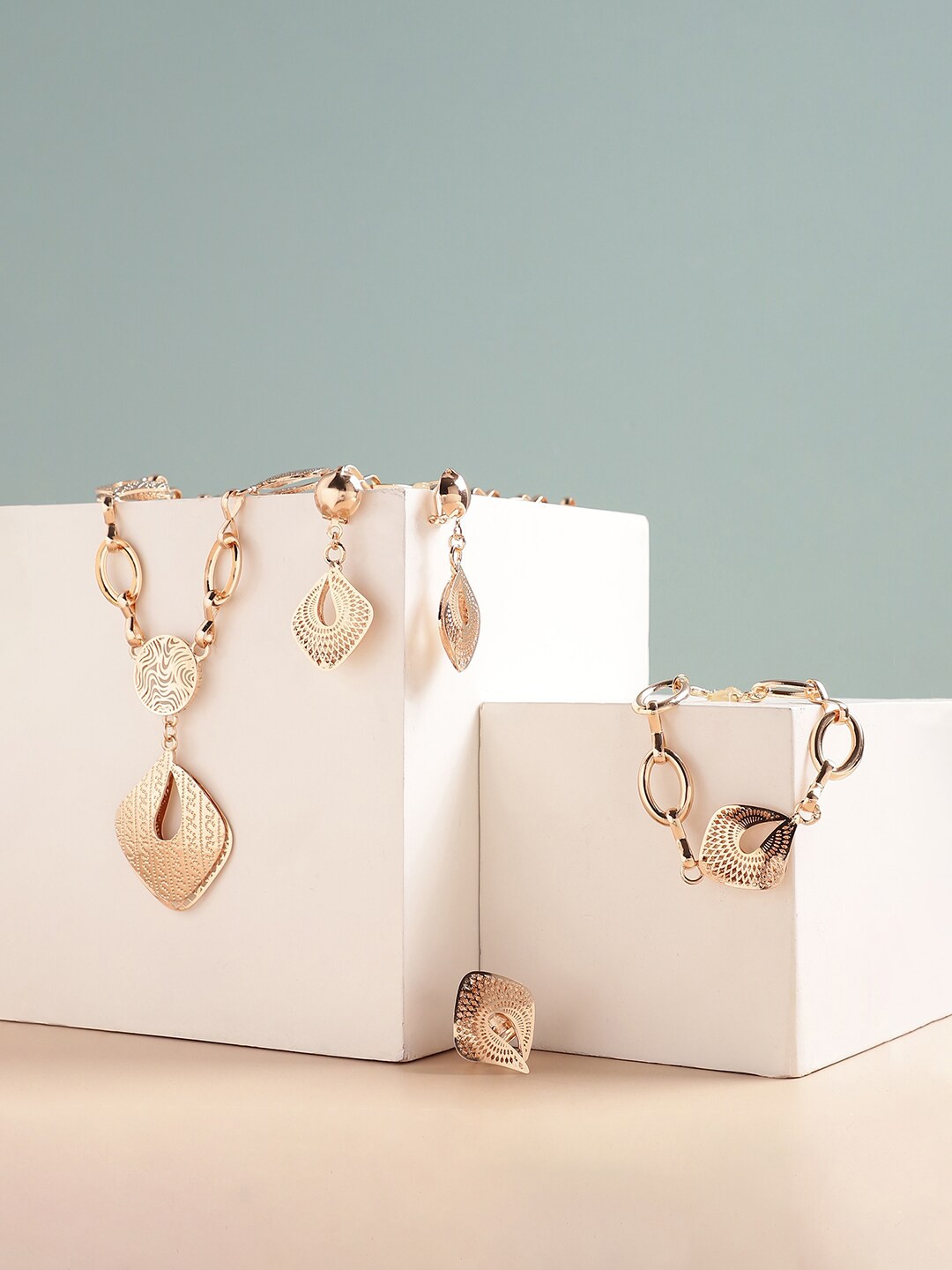 

SOHI Gold-Plated Designer Jewellery Set