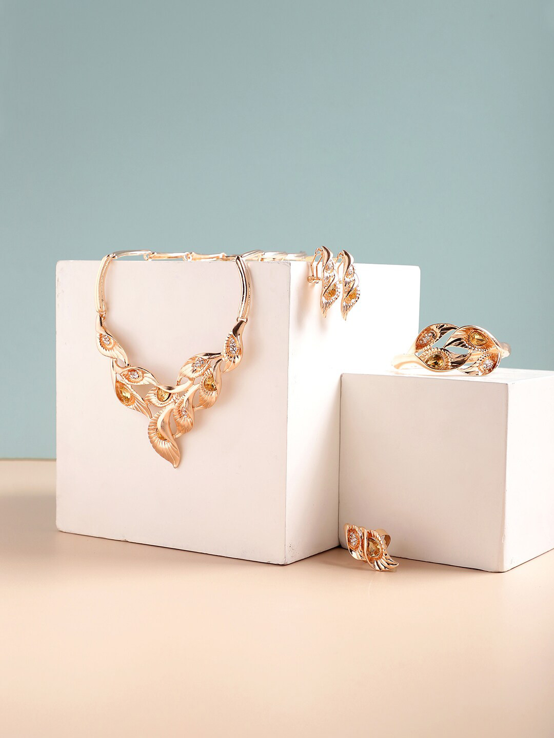 

SOHI Gold-Plated Stone-Studded & Beaded Jewellery Set, White