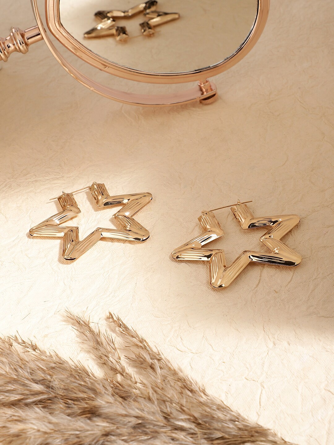 

SOHI Gold Plated Star Shaped Hoop Earrings