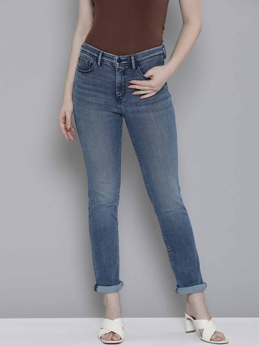

Levis Women Mid-Rise 312 Slim Fit Light Fade Stretchable Jeans, Blue