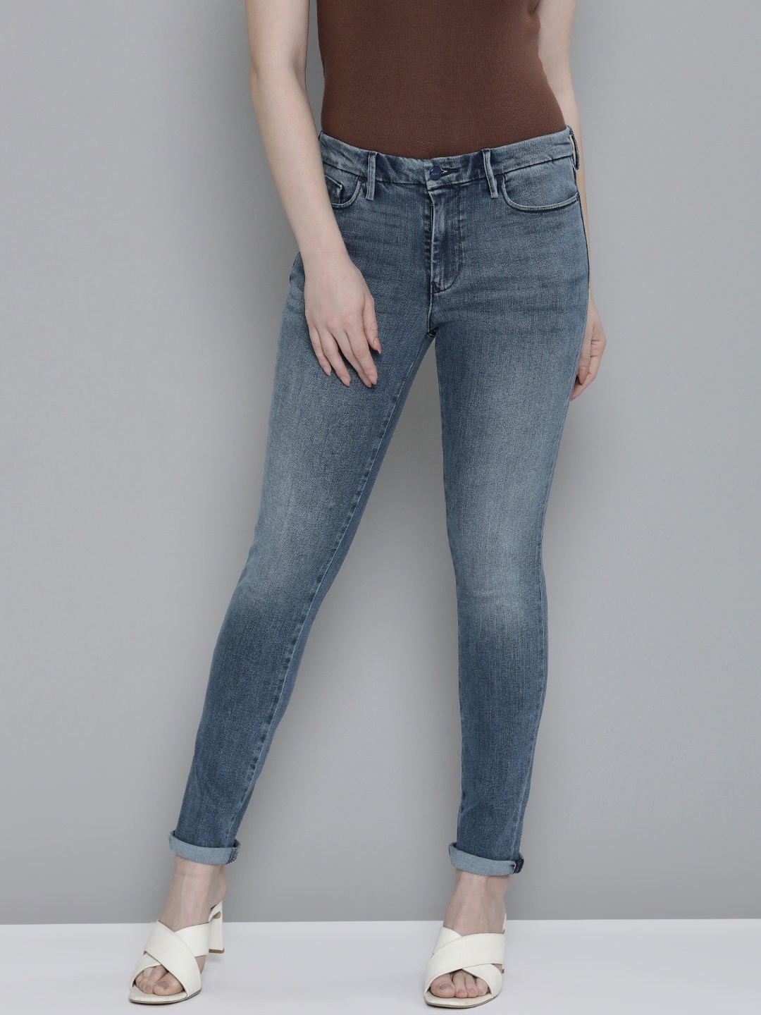 

Levis Women Mid Rise 711 Skinny Fit Light Fade Stretchable Jeans, Blue