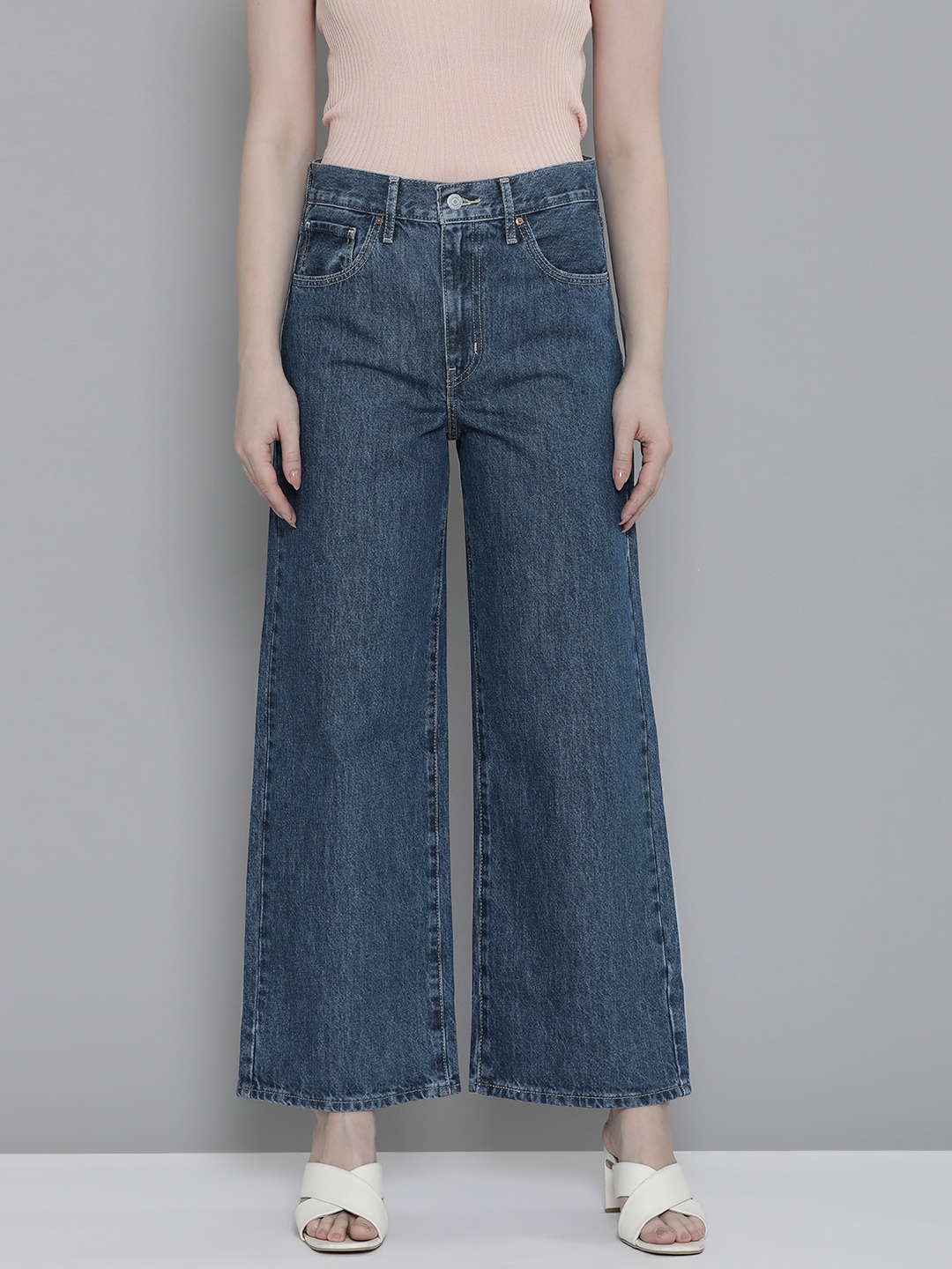 

Levis Women Pure Cotton Straight Fit Light Fade Acid Wash Mid-Rise Jeans, Blue