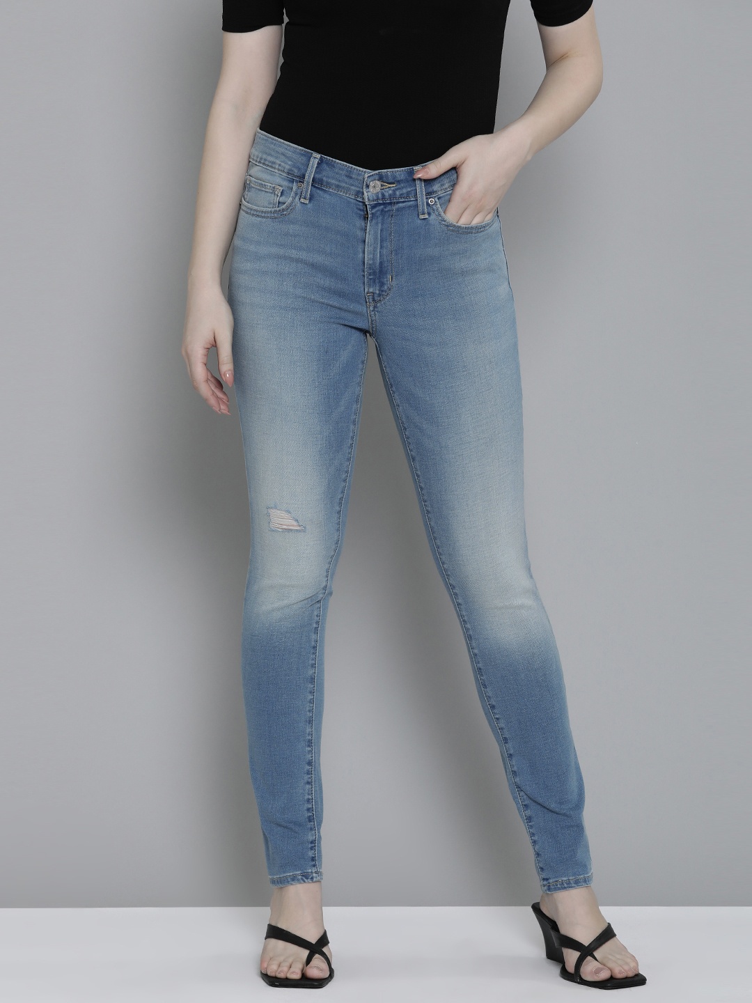 

Levis Women Skinny Fit Mildly Distressed Heavy Fade Mid-Rise Stretchable Jeans, Blue
