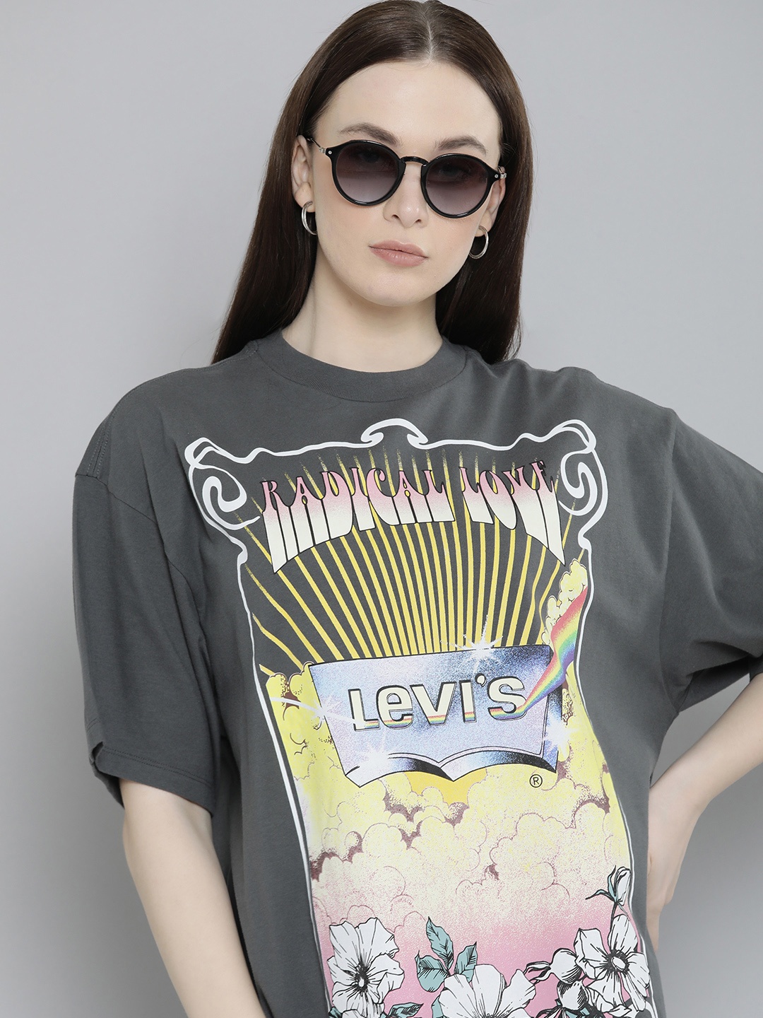 

Levis Women Pure Cotton Graphic Printed Drop-Shoulder Loose Fit T-shirt, Grey