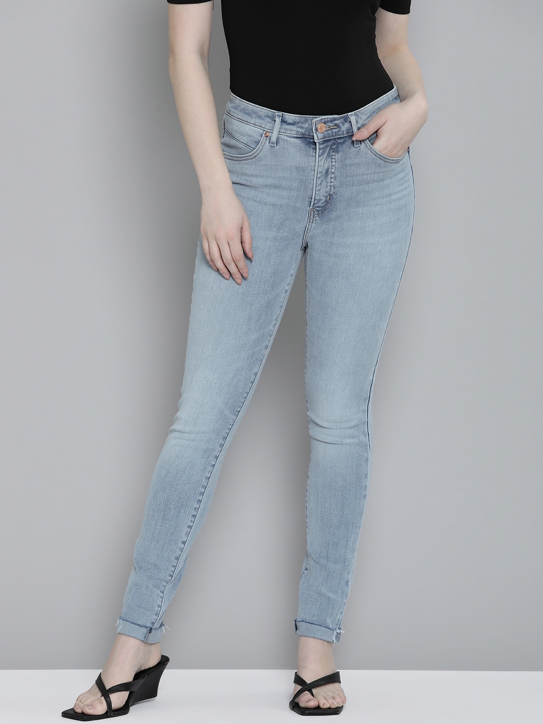 

Levis Women Mid Rise Skinny Fit Heavy Fade Stretchable Jeans, Blue
