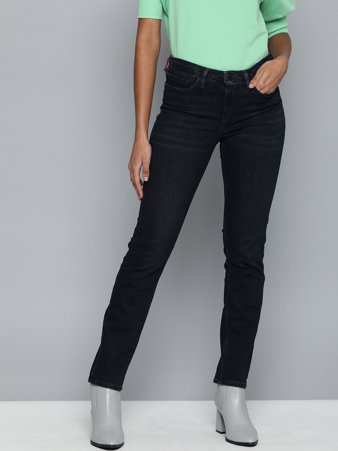 

Levis Women Slim Fit Light Fade Stretchable Mid-Rise Jeans, Blue