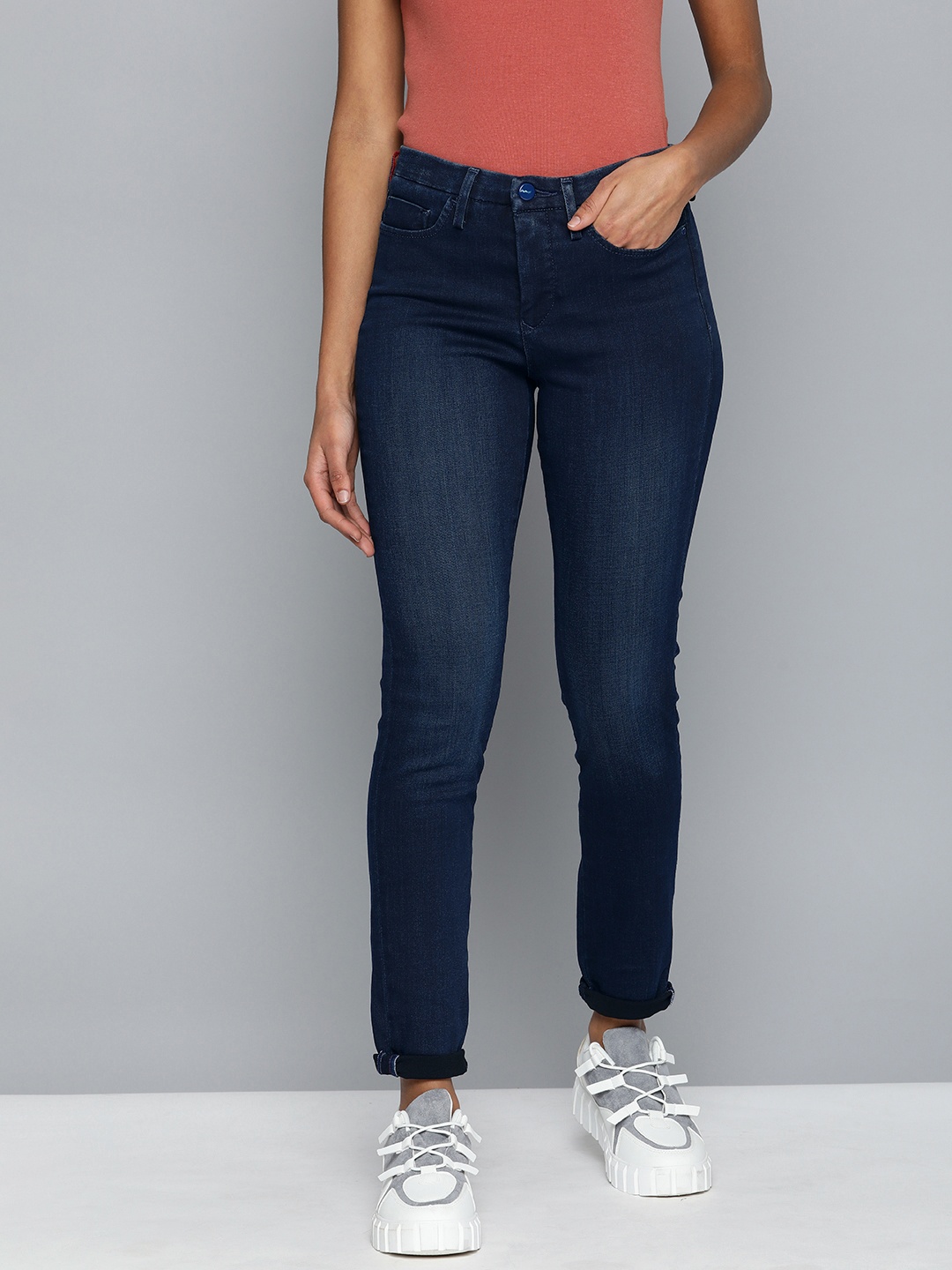 

Levis Women Skinny Fit Stretchable Mid-Rise Jeans, Na