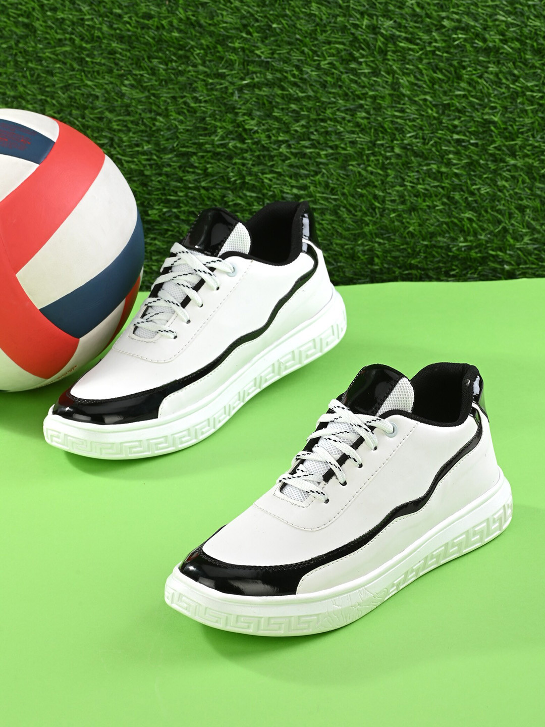 

HERE&NOW Men Colourblocked Sneakers, White