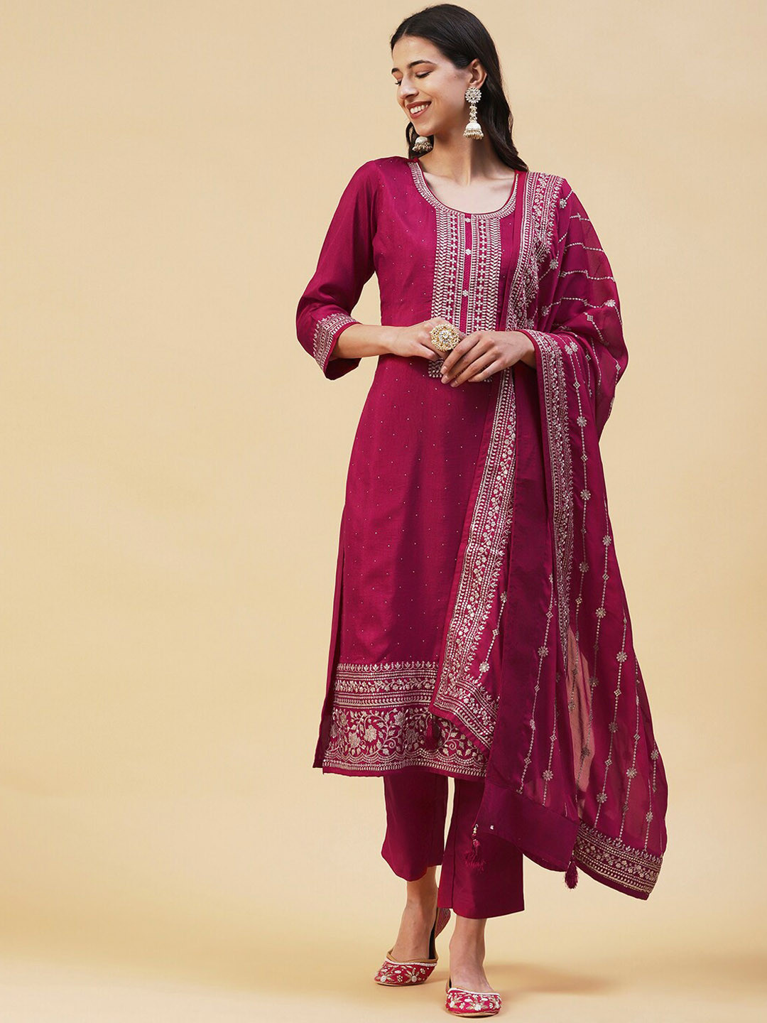 

FASHOR Ethnic Motifs Embroidered Thread Work Kurta With Trousers & Dupatta, Magenta