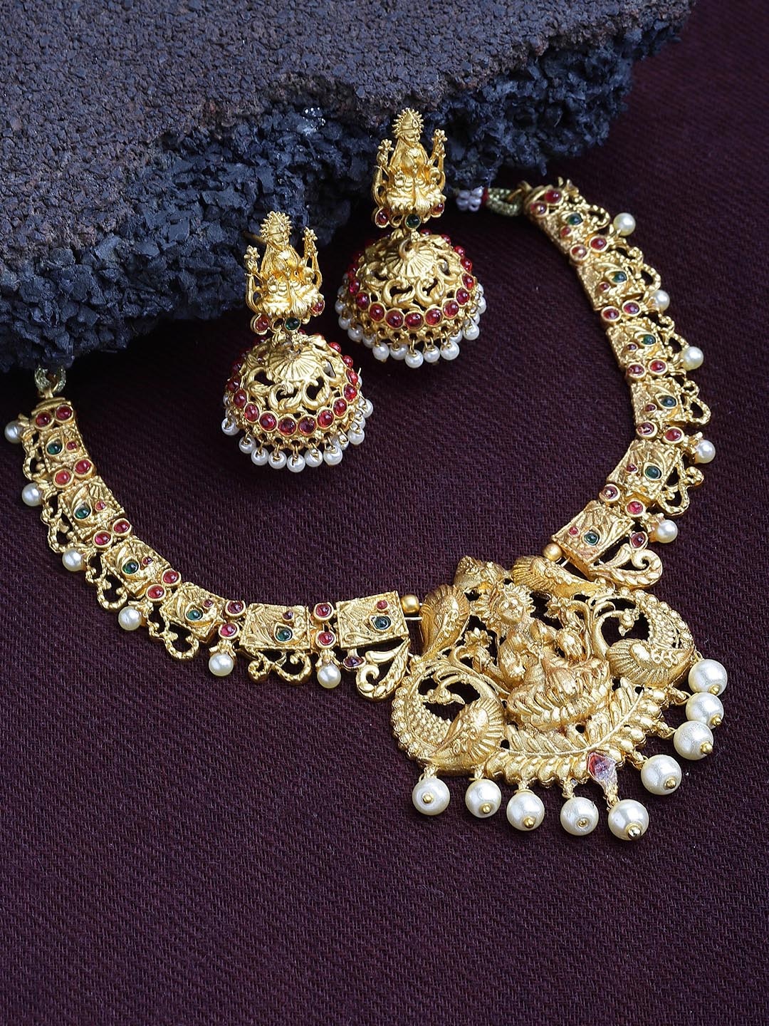 

KARATCART Gold-Plated Kundan-Studded Beaded Jewellery Set, Red