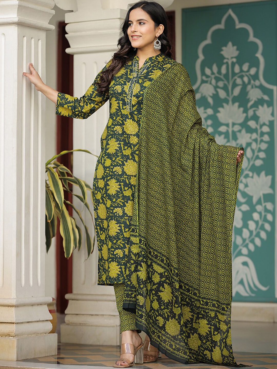 

KAAJH Floral Printed Thread Work Pure Cotton Kurta with Trousers & With Dupatta, Green