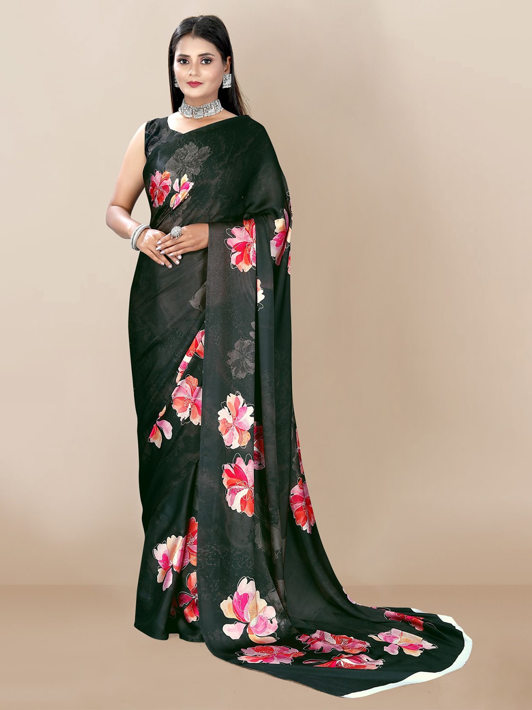 

VAIRAGEE Floral Printed Silk Blend Saree, Black