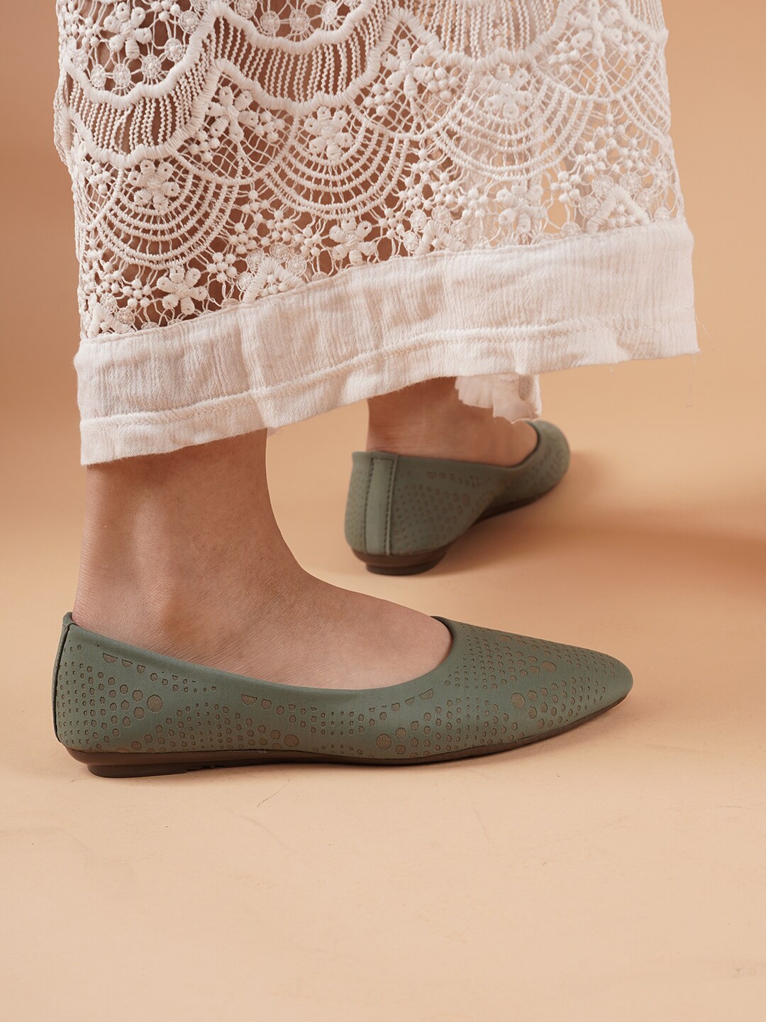 

DressBerry Women Embellished Ballerinas, Green