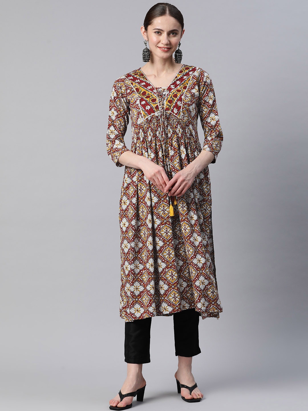 

Vbuyz Floral Printed Gotta Patti Kurta, Red