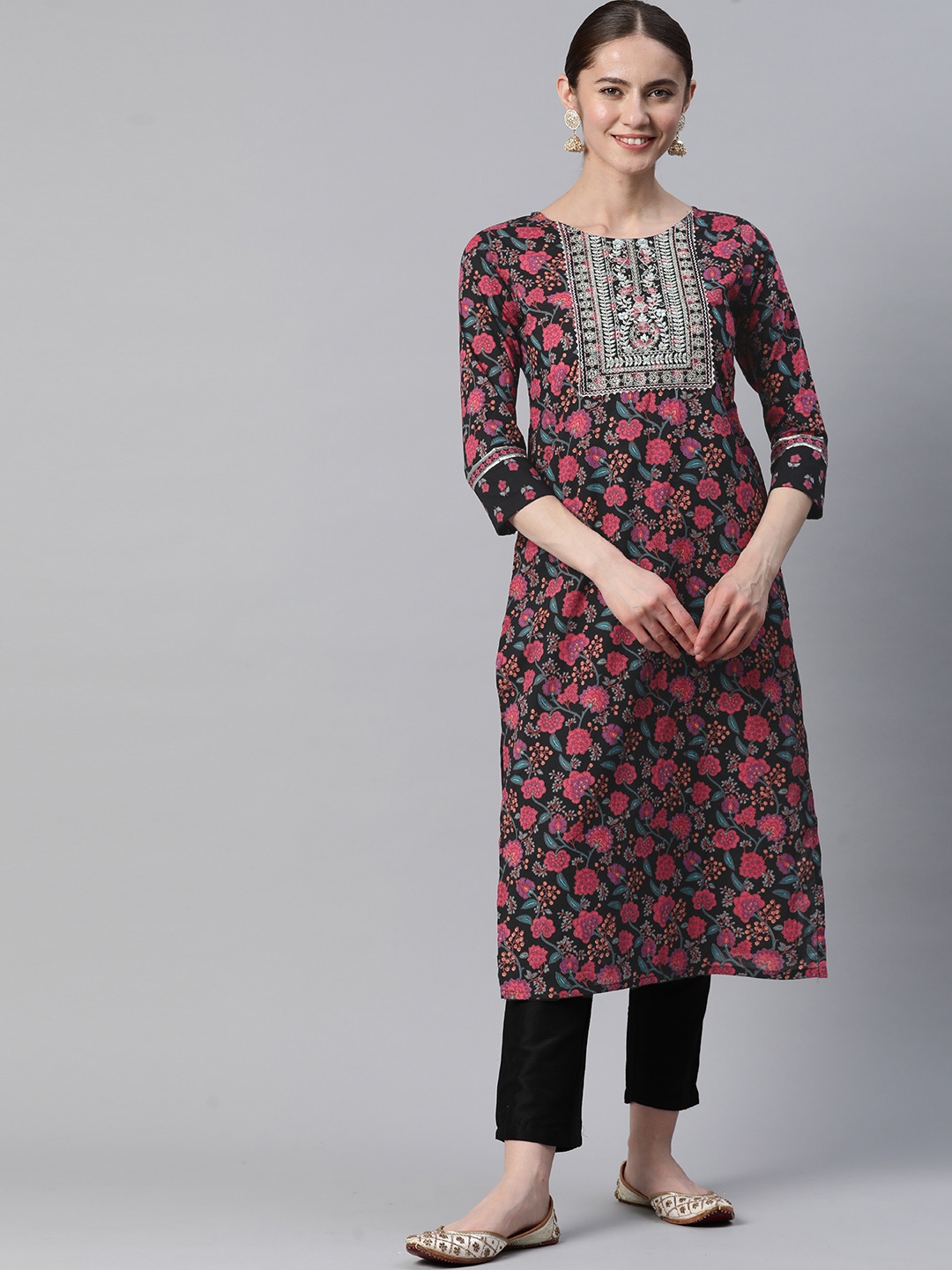 

Vbuyz Floral Printed Gotta Patti Cotton Kurta, Black