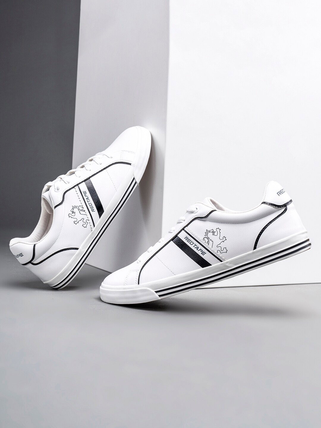 

Red Tape Men Round Toe Lace-Up Sneakers, White