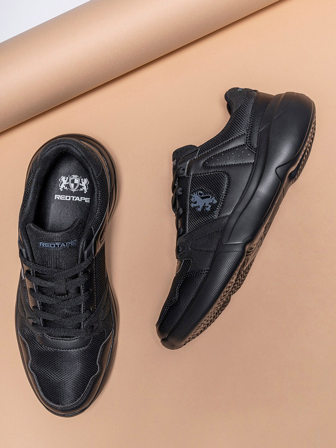 

Red Tape Men Textured Lace-Up Sneakers, Black