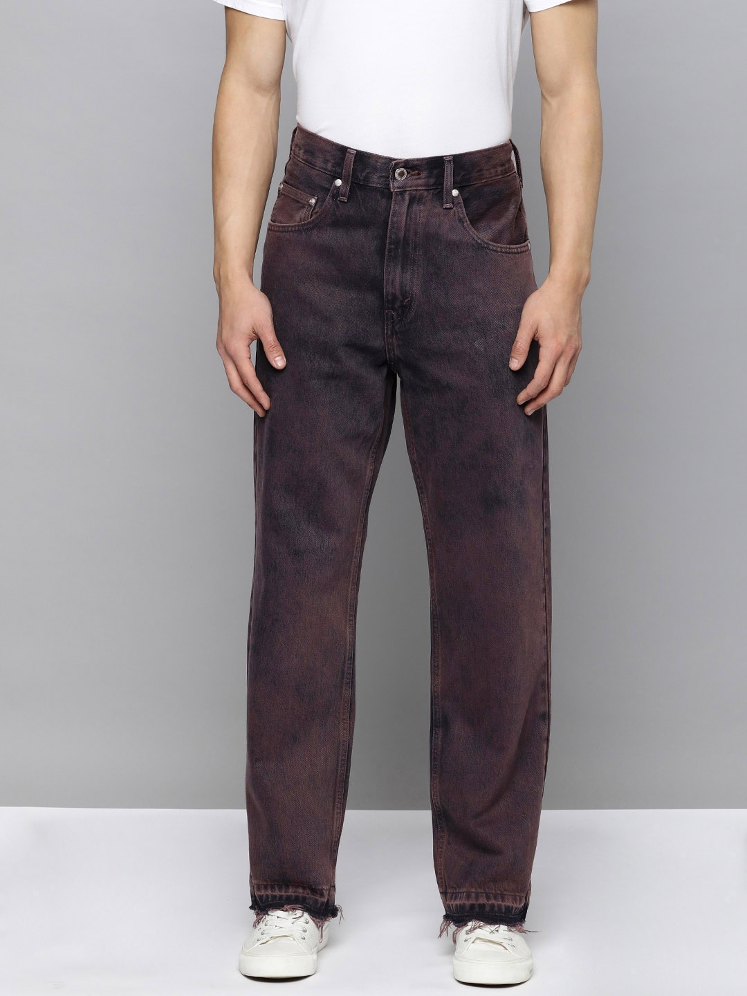 

Levis Men Relaxed Fit Mid-Rise Heavy Fade Coloured Pure Cotton Jeans, Brown