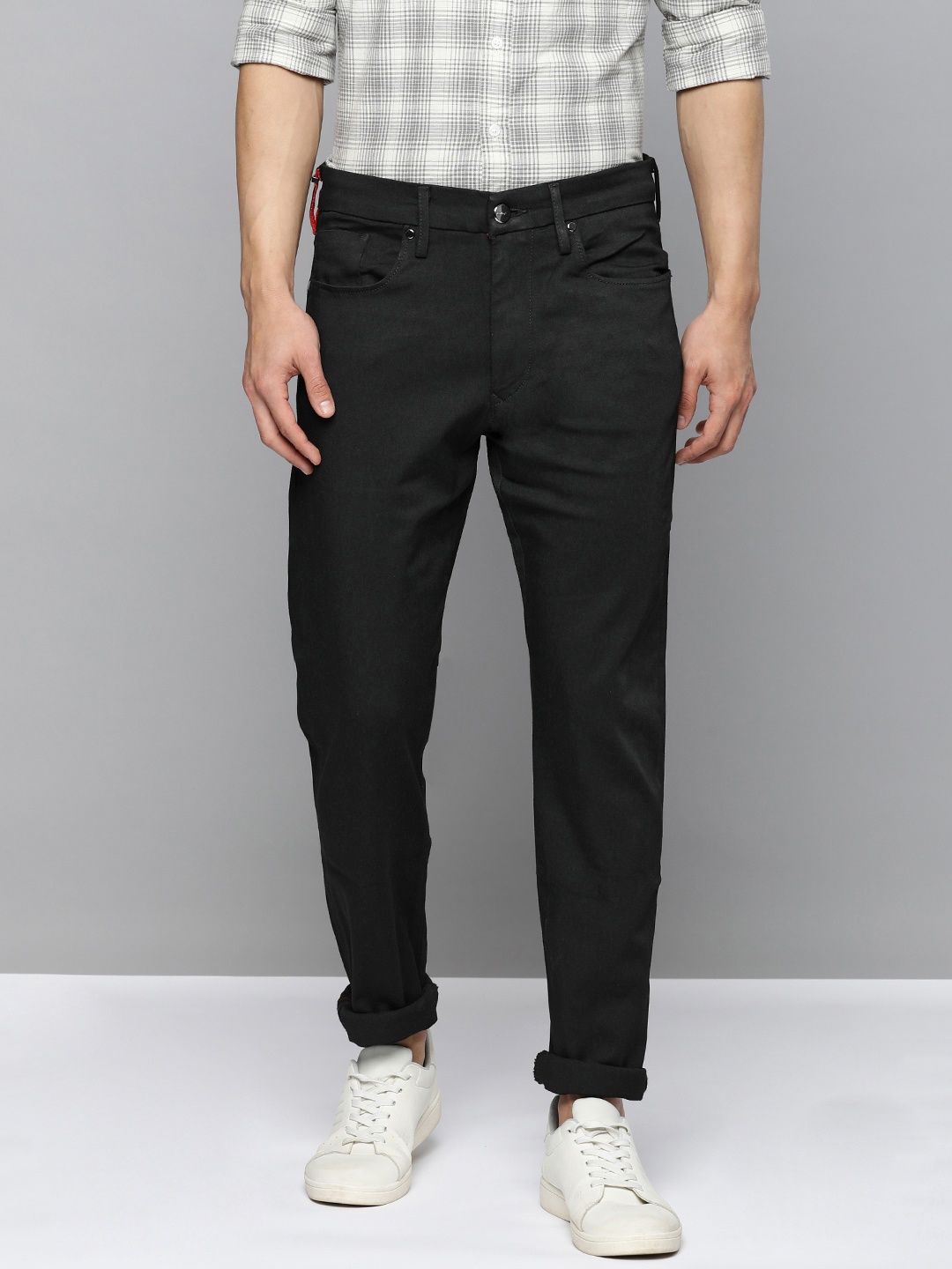 

Levis Men Tapered Fit Light Fade Stretchable Mid-Rise Jeans, Black