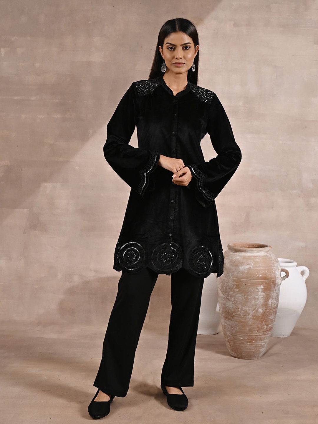 

Lakshita Embroidered Velvet Long Sleeves Tunic, Black